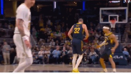 一竞技网站-太猛了！赫夫连中两记三分球 步行者8-0打停凯尔特人