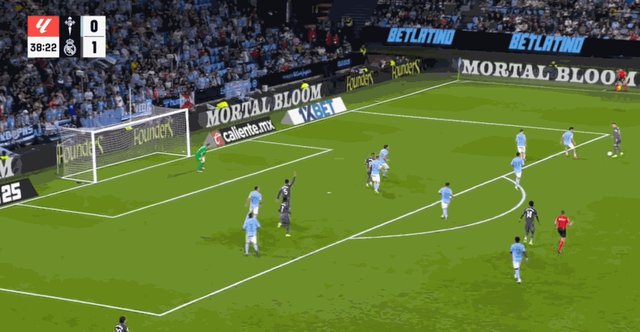 1729373125544062086.gif 维尼头球.gif