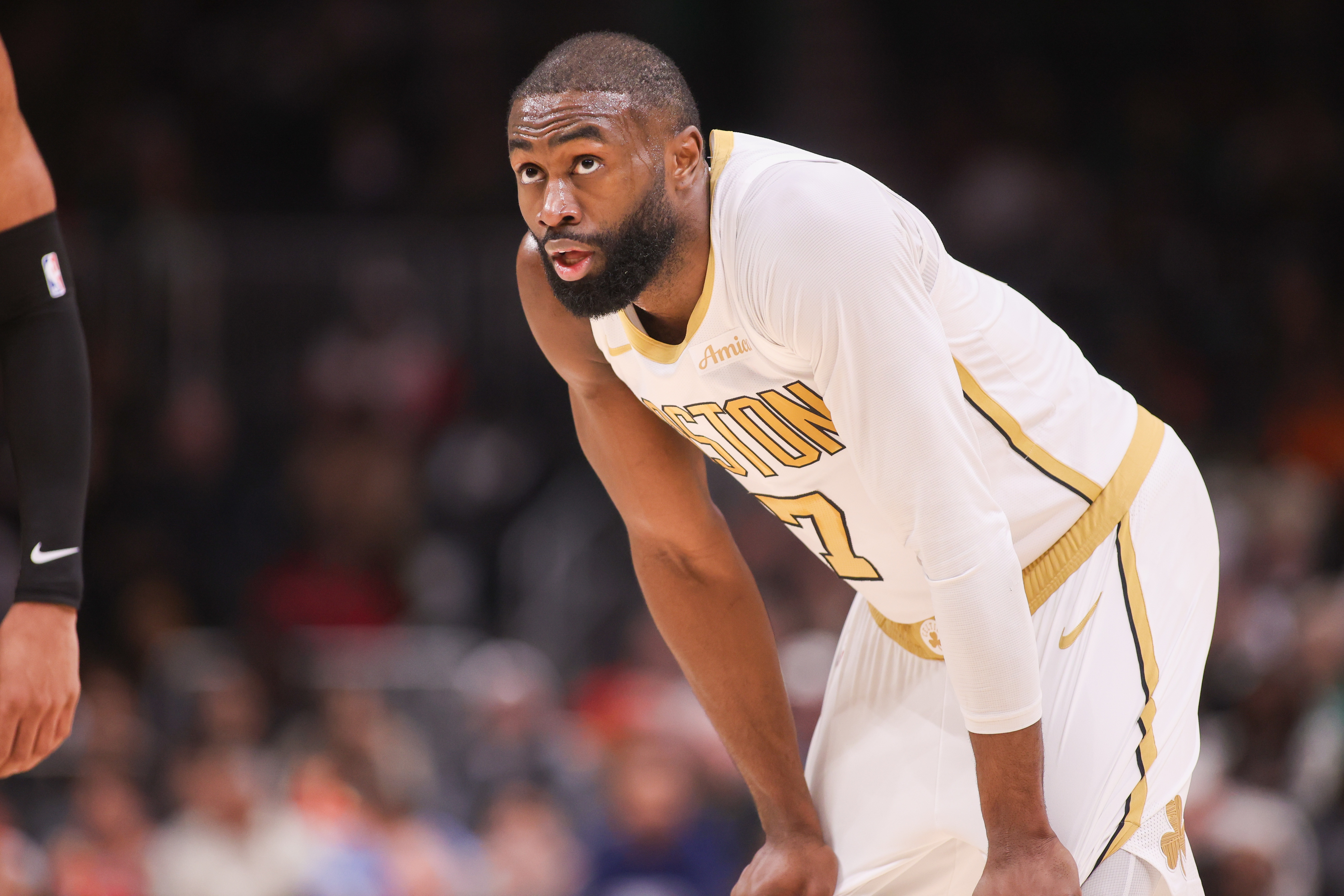 一竞技官网-可惜空砍！布朗28中14砍全场最高33分&amp;填满数据栏 最后一度追平