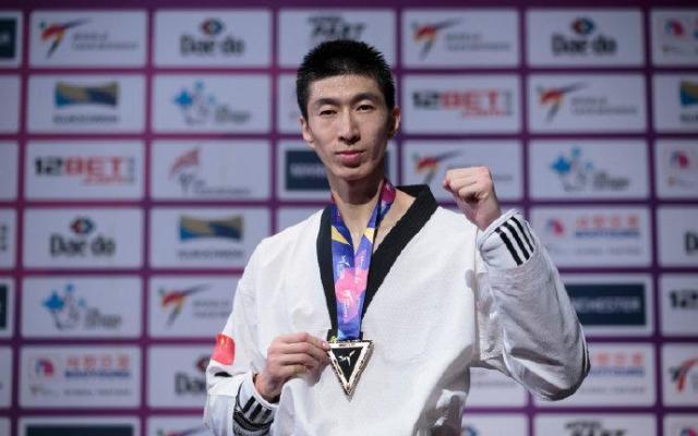 一竞技-双旗手定了!趁热盘点下历届奥运会中国代表团旗手
